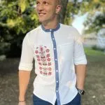 Ленена мъжка риза с цветен шлиц и шевица „Дървото на живота“